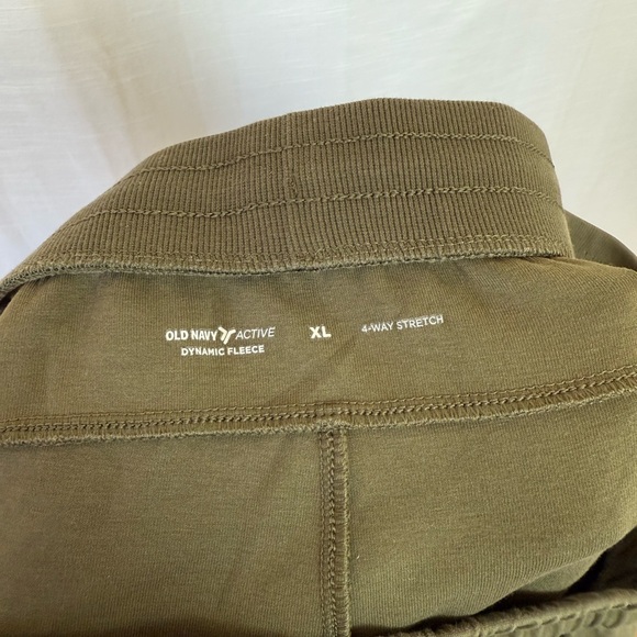 Old Navy Olive Green Men's Shorts - Picture 2 of 3